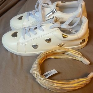 Heart velcro sneakers